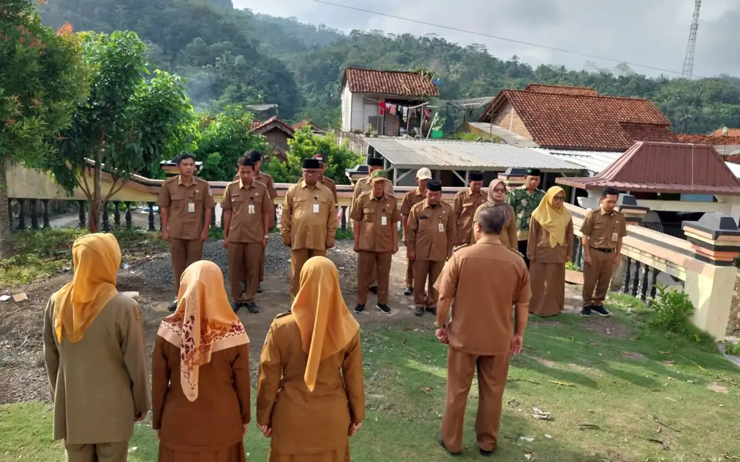 Implementasikan PBB oleh Kopassus Cilacap Dalam Apel Pagi Perangkat Desa