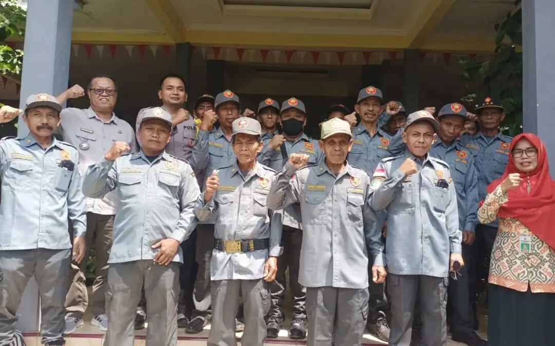 RAKOR LINMAS DESA BABAKAN: PENGUATAN KEAMANAN DAN KEBERSIHAN LINGKUNGAN